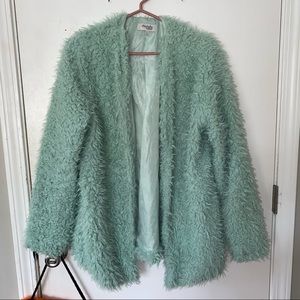 big faux fur coat w pockets